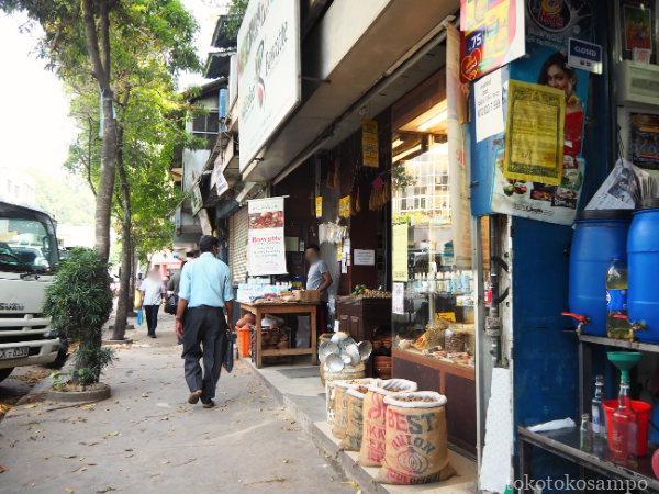Bowatte_店舗前の通り