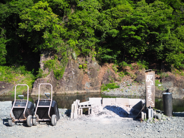 野呂ロッジキャンプ場灰捨て場